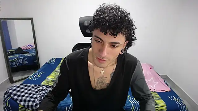 Snapshot of present_the_magic chatting on November 17, 2025, 1:55 am present the magic online show from November 17, 2025, 1:55 am