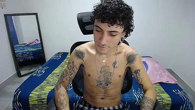 Snapshot of present_the_magic chatting on November 17, 2025, 3:29 pm present the magic online show from November 17, 2025, 3:29 pm