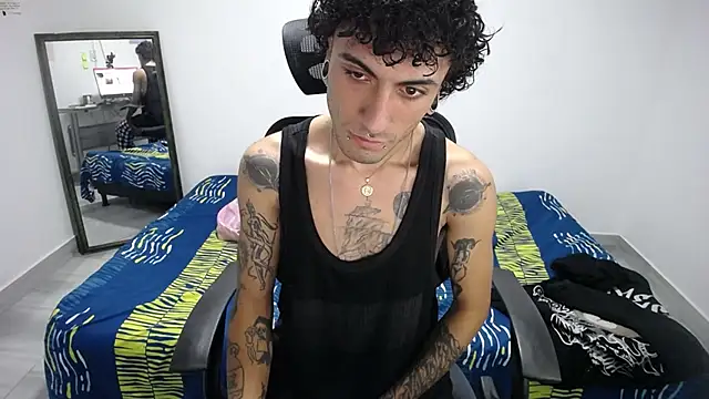 Snapshot of present_the_magic chatting on November 18, 2025, 7:46 am present the magic online show from November 18, 2025, 7:46 am