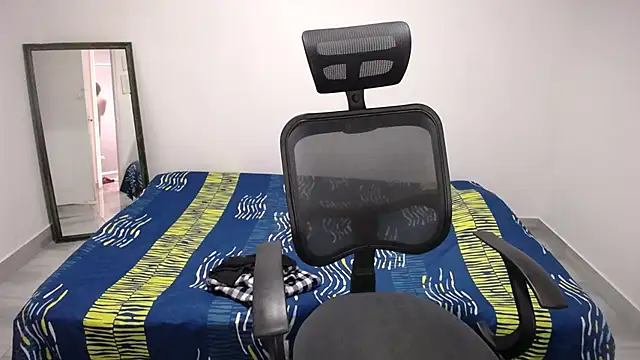 Snapshot of present_the_magic chatting on November 24, 2025, 6:18 pm present the magic online show from November 24, 2025, 6:18 pm