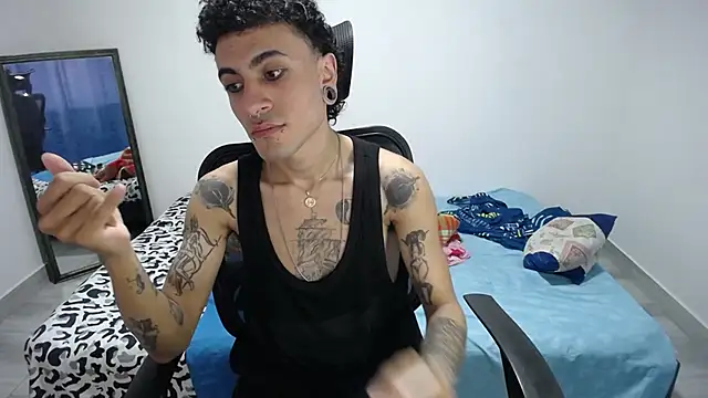 Snapshot of present_the_magic chatting on November 29, 2025, 8:12 pm present the magic online show from November 29, 2025, 8:12 pm