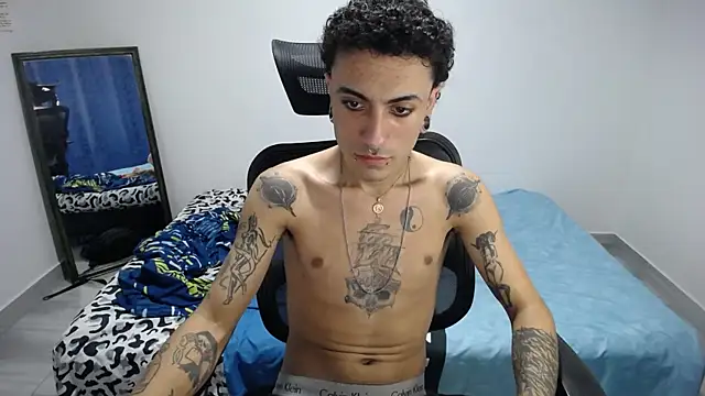 Snapshot of present_the_magic chatting on December 2, 2025, 8:59 pm present the magic online show from December 2, 2025, 8:59 pm