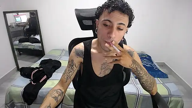 Snapshot of present_the_magic chatting on January 11, 2026, 6:35 pm present the magic online show from January 11, 2026, 6:35 pm