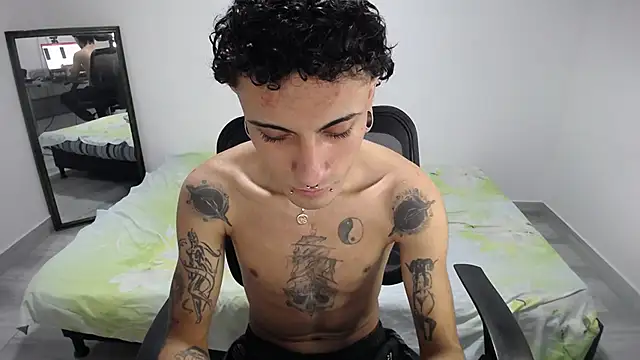 Snapshot of present_the_magic chatting on January 12, 2026, 5:29 pm present the magic online show from January 12, 2026, 5:29 pm