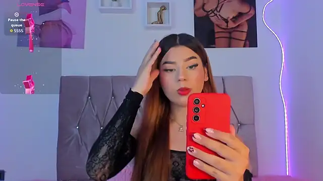 Ashley piinkk  online show from December 1, 2025, 5:34 am