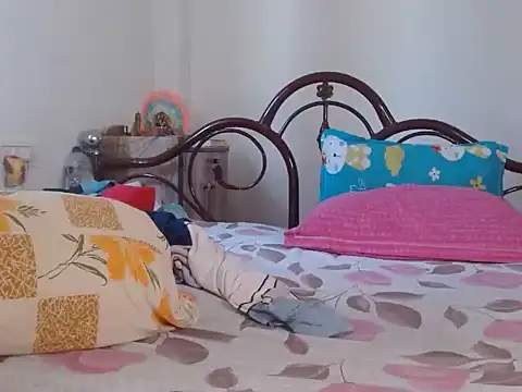 Snapshot of TASHa009 chatting on March 6, 2025, 8:41 am TASHa009 online show from March 6, 2025, 8:41 am