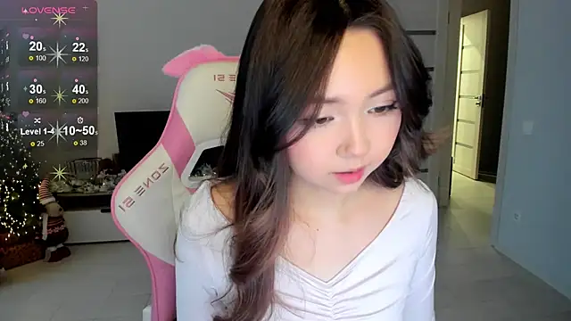 Fluffy Rose online show from December 15, 2025, 3:11 am