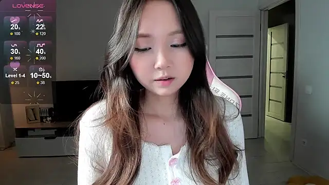 Fluffy Rose online show from February 4, 2026, 12:00 pm