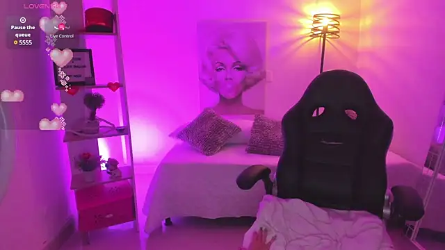 gabriiellaa   online show from January 28, 2025, 7:32 pm