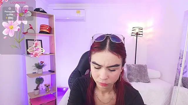 gabriiellaa   online show from February 12, 2025, 7:13 pm