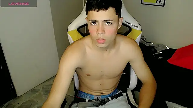 Snapshot of bby_santi chatting on September 23, 2025, 2:42 pm bby santi online show from September 23, 2025, 2:42 pm