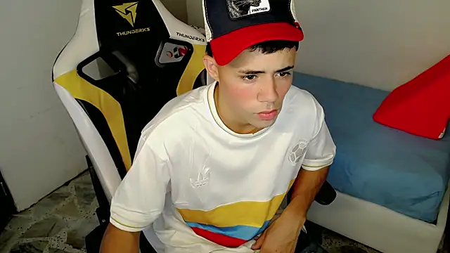 Snapshot of bby_santi chatting on October 30, 2025, 3:46 pm bby santi online show from October 30, 2025, 3:46 pm