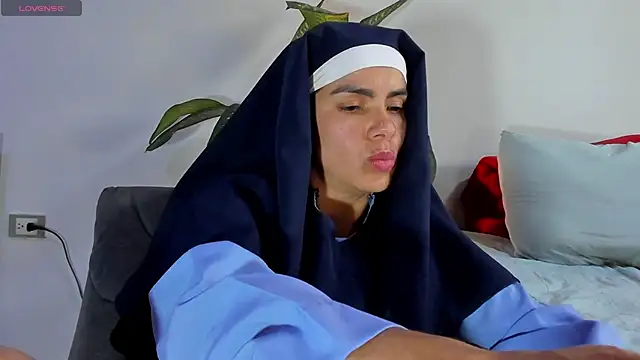 ClaraMariaMon online show from February 1, 2025, 7:02 pm