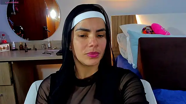 ClaraMariaMon online show from March 18, 2025, 6:37 pm