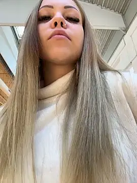 Highschoolpussy online show from November 18, 2025, 10:09 am