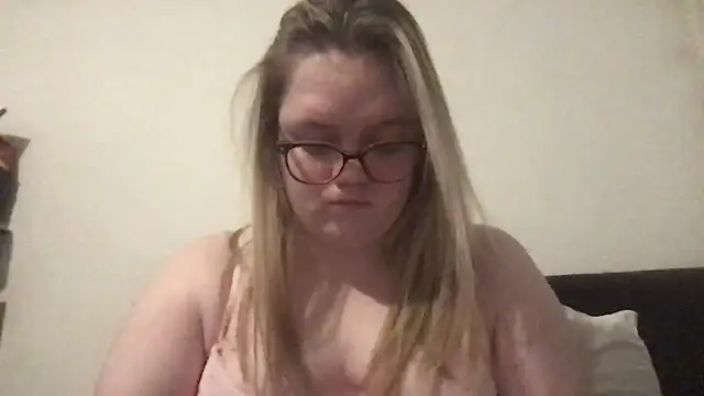 Snapshot of honeyyy24 chatting on January 28, 2025, 7:42 pm honeyyy24 online show from January 28, 2025, 7:42 pm