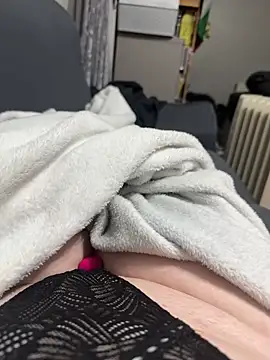 Snapshot of honeyyy24 chatting on March 8, 2025, 6:26 pm honeyyy24 online show from March 8, 2025, 6:26 pm