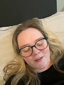 Snapshot of honeyyy24 chatting on March 16, 2025, 6:34 pm honeyyy24 online show from March 16, 2025, 6:34 pm