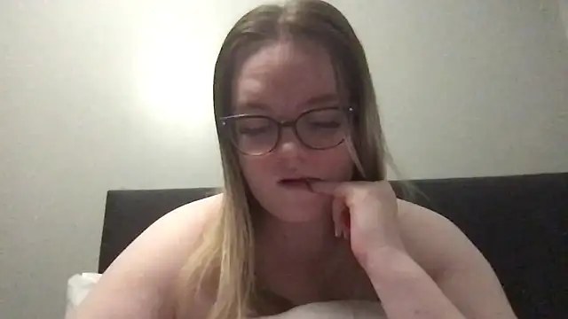 Snapshot of honeyyy24 chatting on September 23, 2025, 9:07 pm honeyyy24 online show from September 23, 2025, 9:07 pm