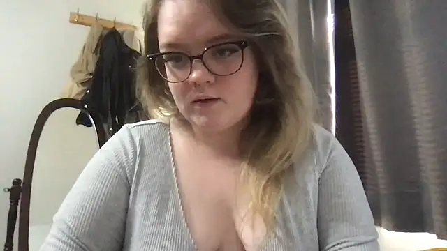 Snapshot of honeyyy24 chatting on September 25, 2025, 8:40 am honeyyy24 online show from September 25, 2025, 8:40 am