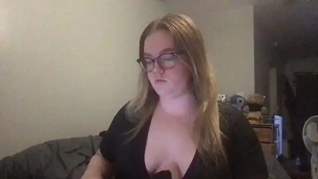 Snapshot of honeyyy24 chatting on October 7, 2025, 6:27 pm honeyyy24 online show from October 7, 2025, 6:27 pm