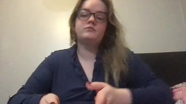 Snapshot of honeyyy24 chatting on October 17, 2025, 10:34 pm honeyyy24 online show from October 17, 2025, 10:34 pm