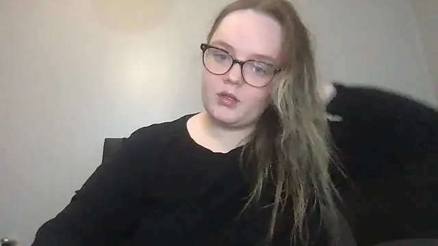 Snapshot of honeyyy24 chatting on October 22, 2025, 7:02 pm honeyyy24 online show from October 22, 2025, 7:02 pm