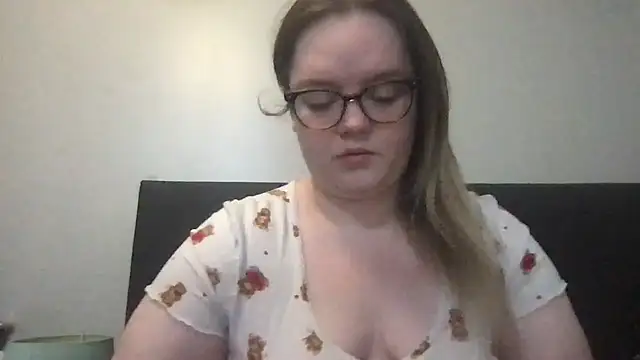 Snapshot of honeyyy24 chatting on October 26, 2025, 6:25 pm honeyyy24 online show from October 26, 2025, 6:25 pm