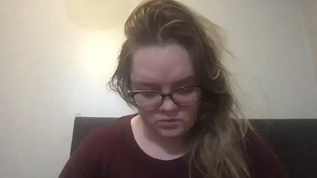 Snapshot of honeyyy24 chatting on October 29, 2025, 9:27 pm honeyyy24 online show from October 29, 2025, 9:27 pm