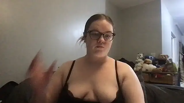 Snapshot of honeyyy24 chatting on November 4, 2025, 5:56 pm honeyyy24 online show from November 4, 2025, 5:56 pm