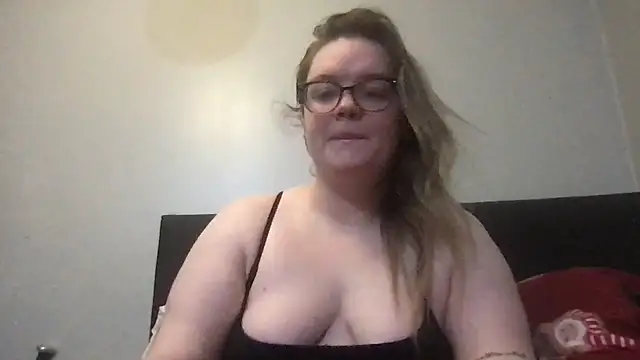 Snapshot of honeyyy24 chatting on November 23, 2025, 12:27 pm honeyyy24 online show from November 23, 2025, 12:27 pm