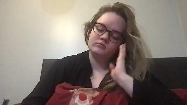 Snapshot of honeyyy24 chatting on December 4, 2025, 3:43 pm honeyyy24 online show from December 4, 2025, 3:43 pm