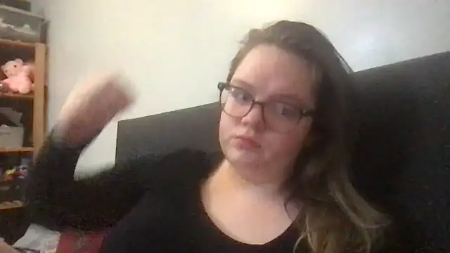 Snapshot of honeyyy24 chatting on December 15, 2025, 9:19 pm honeyyy24 online show from December 15, 2025, 9:19 pm