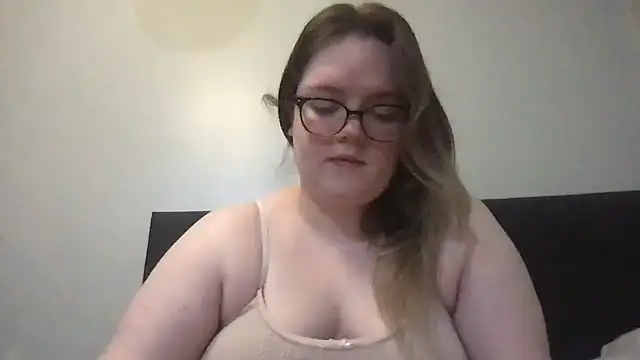 Snapshot of honeyyy24 chatting on January 17, 2026, 2:22 pm honeyyy24 online show from January 17, 2026, 2:22 pm