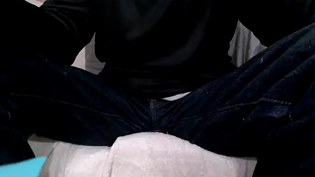 Snapshot of JohnnyKorrupt_ chatting on October 16, 2025, 9:43 am JohnnyKorrupt  online show from October 16, 2025, 9:43 am