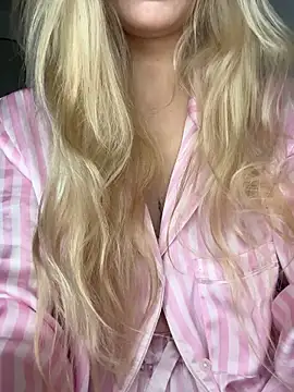 Lolitaxlola online show from March 27, 2026, 9:21 am