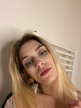 Lolitaxlola online show from April 18, 2026, 1:42 am