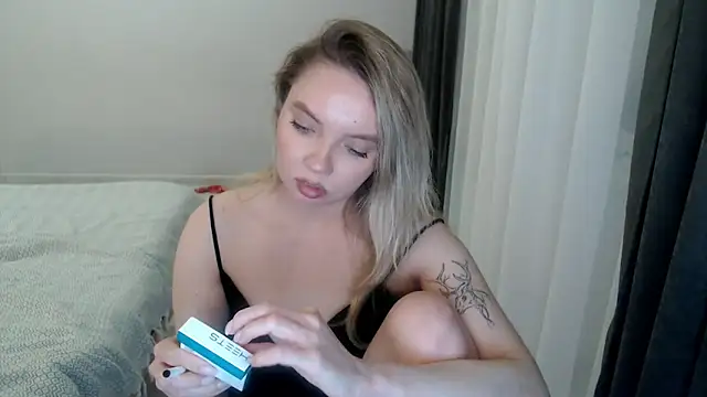 Snapshot of PolinaXXXJones chatting on February 11, 2025, 6:44 pm PolinaXXXJones online show from February 11, 2025, 6:44 pm