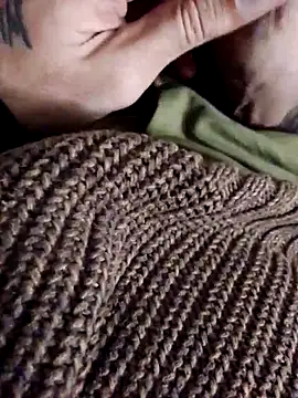 Snapshot of AndreiDts92 chatting on October 13, 2025, 8:42 pm AndreiDts92 online show from October 13, 2025, 8:42 pm