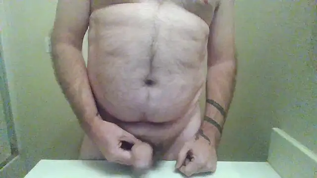 Snapshot of WatchinU82 chatting on October 17, 2025, 5:32 am WatchinU82 online show from October 17, 2025, 5:32 am