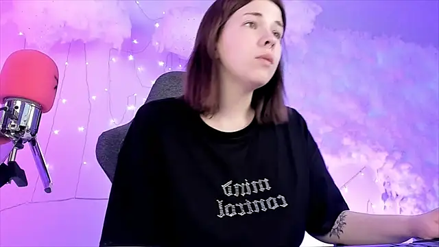 AliceSunday online show from February 5, 2025, 2:16 pm