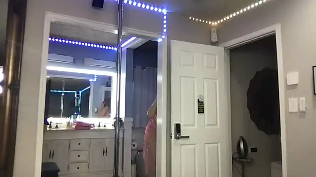 curvyfunlover online show from December 15, 2025, 12:09 pm