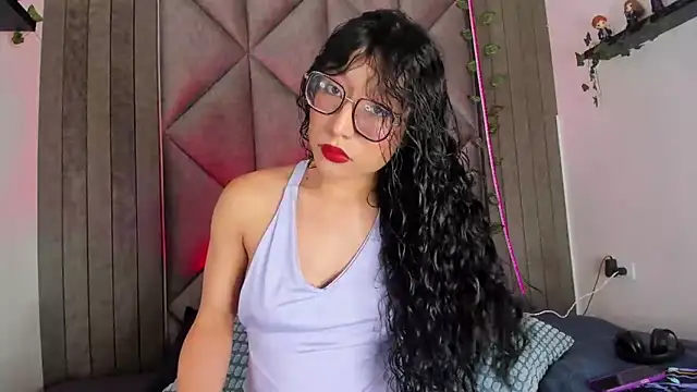 BriaConner  online show from December 16, 2025, 3:00 am