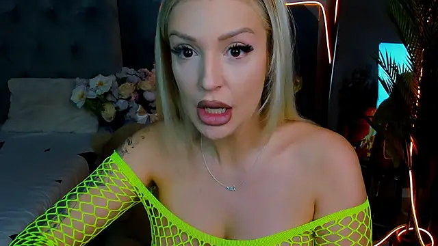 Snapshot of glossy_blondegirl chatting on September 18, 2025, 6:54 pm glossy blondegirl online show from September 18, 2025, 6:54 pm