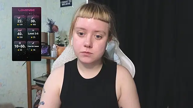 June shy0 online show from October 31, 2025, 6:58 am