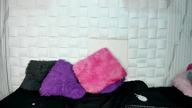 chloe moretzz  online show from December 31, 2024, 6:13 pm