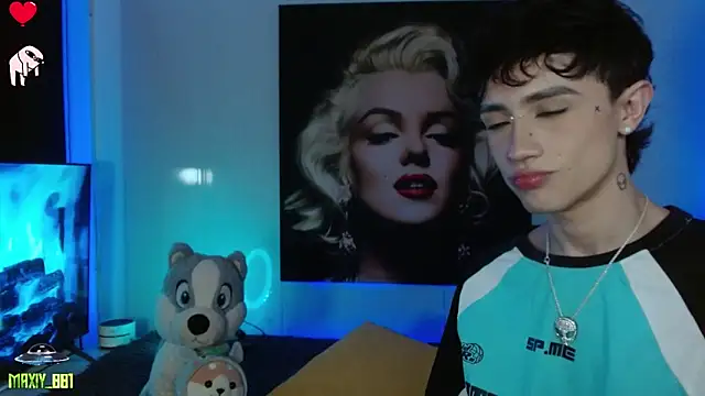 Snapshot of maxiy_001 chatting on January 10, 2025, 1:32 am maxiy 001 online show from January 10, 2025, 1:32 am