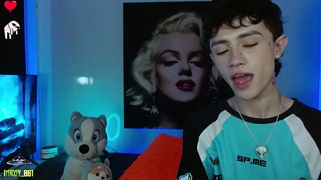 Snapshot of maxiy_001 chatting on January 10, 2025, 4:33 am maxiy 001 online show from January 10, 2025, 4:33 am