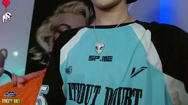 Snapshot of maxiy_001 chatting on January 25, 2025, 3:51 am maxiy 001 online show from January 25, 2025, 3:51 am