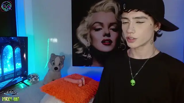 Snapshot of maxiy_001 chatting on September 20, 2025, 3:40 am maxiy 001 online show from September 20, 2025, 3:40 am